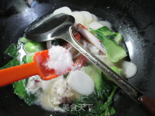 青菜螃蟹煮年糕 的做法步骤：7