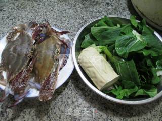 青菜圆素鸡煮螃蟹 的做法步骤：1