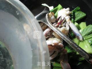 青菜圆素鸡煮螃蟹 的做法步骤：5