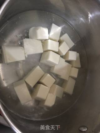 蟹黄豆腐的做法步骤：2