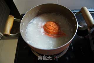 瑶柱蟹肉粥的做法步骤：1