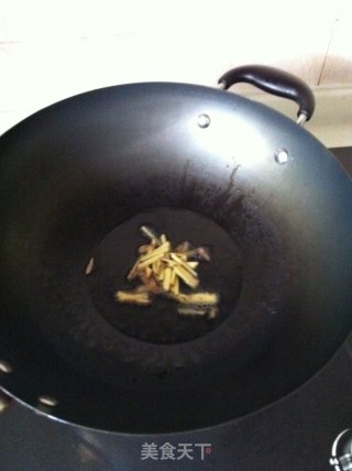 海鲜砂锅粥的做法步骤：2
