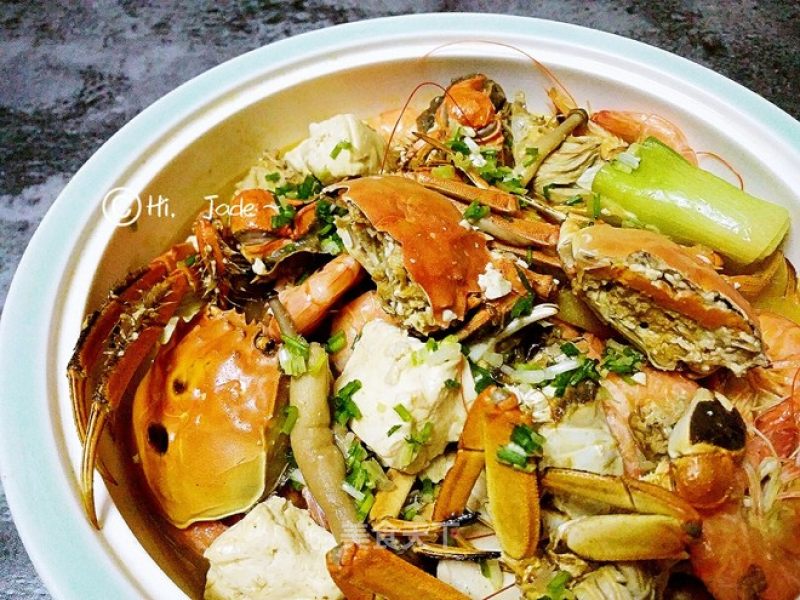螃蟹豆腐海鲜菇一锅鲜的做法