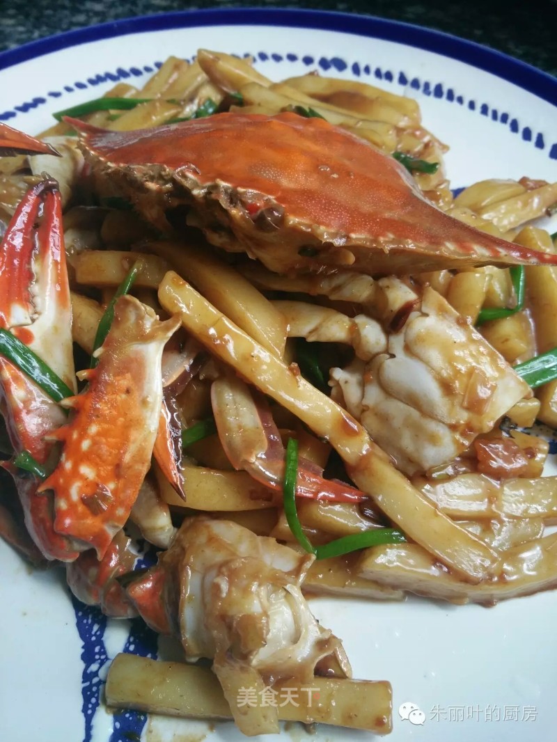东海野生梭子蟹，螃蟹炒年糕的做法