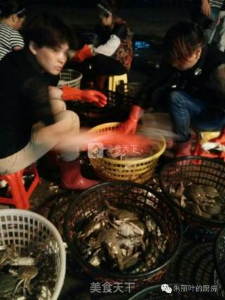 东海野生梭子蟹，螃蟹炒年糕的做法步骤：2