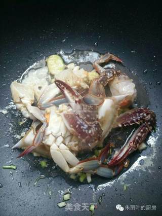 东海野生梭子蟹，螃蟹炒年糕的做法步骤：5