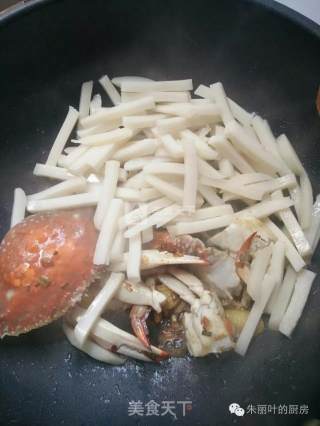 东海野生梭子蟹，螃蟹炒年糕的做法步骤：6