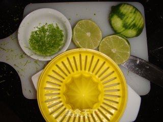 蟹肉牛油果沙拉配柠檬草西班牙凉菜汤的做法步骤：8