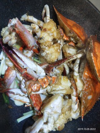 姜葱炒海蟹的做法步骤：9