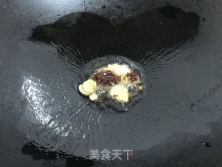 香辣蟹炒年糕的做法步骤：7