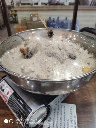 咸香盐焗大闸蟹的做法步骤：4