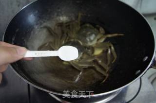 水煮大闸蟹的做法步骤：5