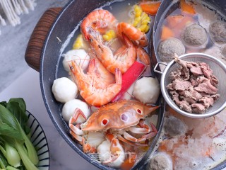 海鲜+牛肉鸳鸯火锅的做法步骤：11