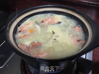 膏蟹大虾鱼头粥的做法步骤：10