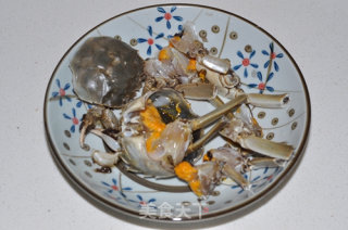 河蟹焖饭的做法步骤：1
