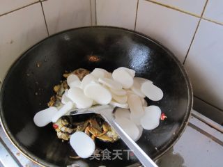 咸蛋毛蟹炒年糕的做法步骤：10