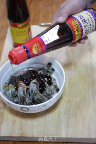 蚝油炒虾的做法步骤：3