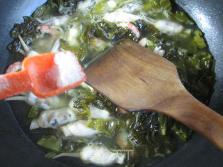 酸菜虾肉煮蛏子的做法步骤：7