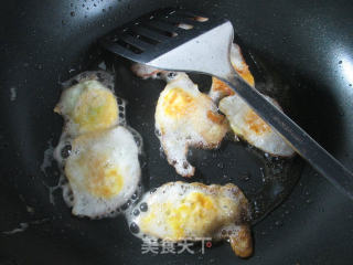 鹌鹑蛋虾肉炒西葫芦的做法步骤：2