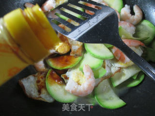 鹌鹑蛋虾肉炒西葫芦的做法步骤：7