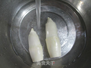 虾肉青椒炒茭白的做法步骤：2