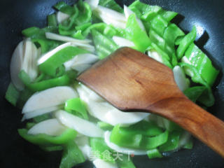 虾肉青椒炒茭白的做法步骤：6