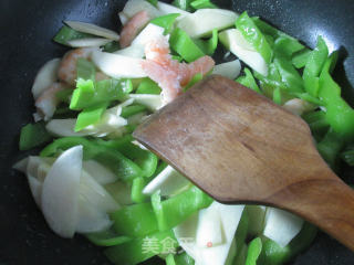 虾肉青椒炒茭白的做法步骤：7