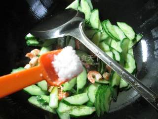 虾肉炒青瓜 的做法步骤：7