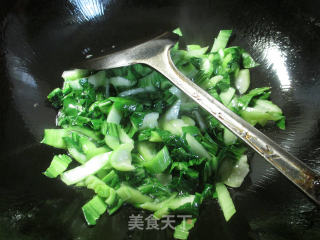 虾肉青菜炒面的做法步骤：2
