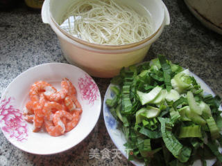 虾肉青菜炒面的做法步骤：1