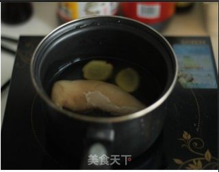 在家做五星级营养丰富的——海参三鲜粥的做法步骤：5