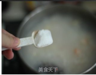 在家做五星级营养丰富的——海参三鲜粥的做法步骤：9