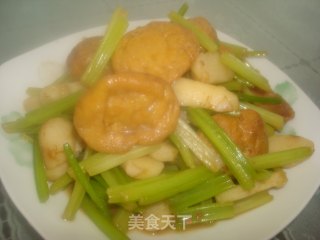 芹菜荸荠炒虾饼的做法步骤：11