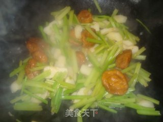 芹菜荸荠炒虾饼的做法步骤：10