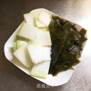 冬瓜虾皮海带汤的做法步骤：1