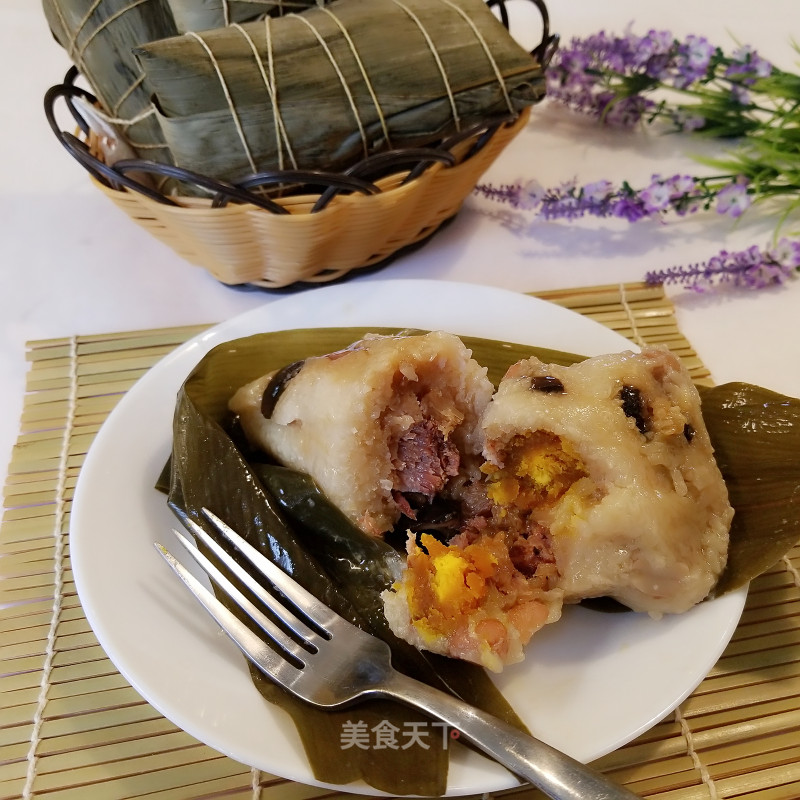 广式蛋黄香菇肉粽的做法
