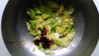 蚝油卷心菜炒虾米的做法步骤：5