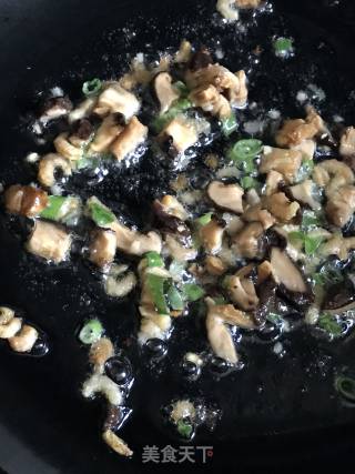 香菇虾米豆腐羹的做法步骤：2