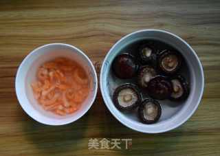 白萝卜香菇滚虾米的做法步骤：2