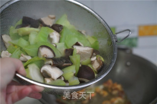 香菇炒大菜的做法步骤：7