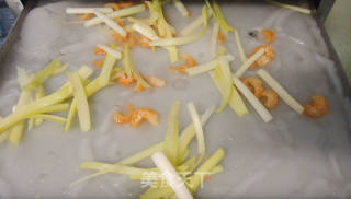 虾米韭黄蒸肠粉的做法步骤：7