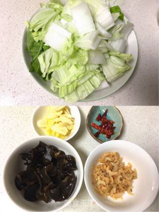 酸辣白菜木耳炒虾米的做法步骤：1