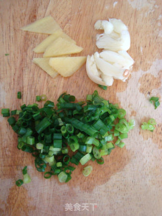 砂锅酥丸的做法步骤：1