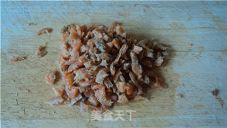 香煎韭菜虾米肠的做法步骤：1