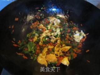 腊肉胡萝卜菠菜炒饭的做法步骤：6