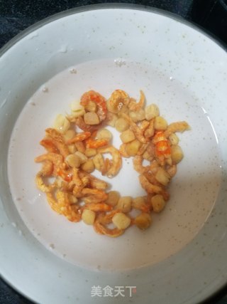 瑶柱虾米肉丝粥的做法步骤：1