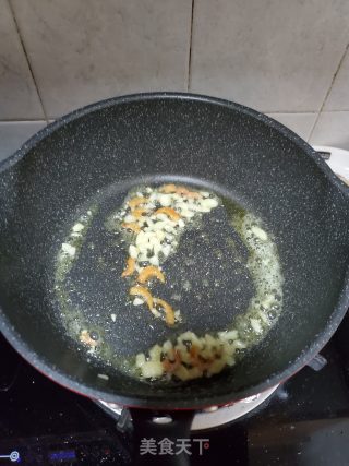 虾米炒包菜的做法步骤：3