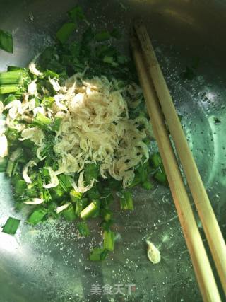 菲菜虾米春卷的做法步骤：2