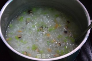 芹菜香菇虾米粥的做法步骤：8