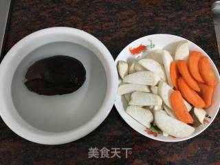 杏鲍菇焖海参的做法步骤：1